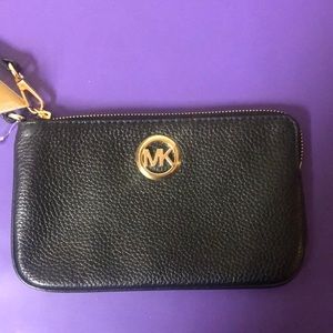 NWT MK Wristlet-black